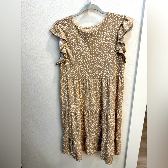 Heimish USA Taupe Leopard Ruffle Sleeve Tiered Dress | NWOT | Size M - Picture 1 of 3